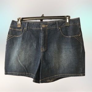 NWOT St John’s Bay Jean shorts, dark, Size 14